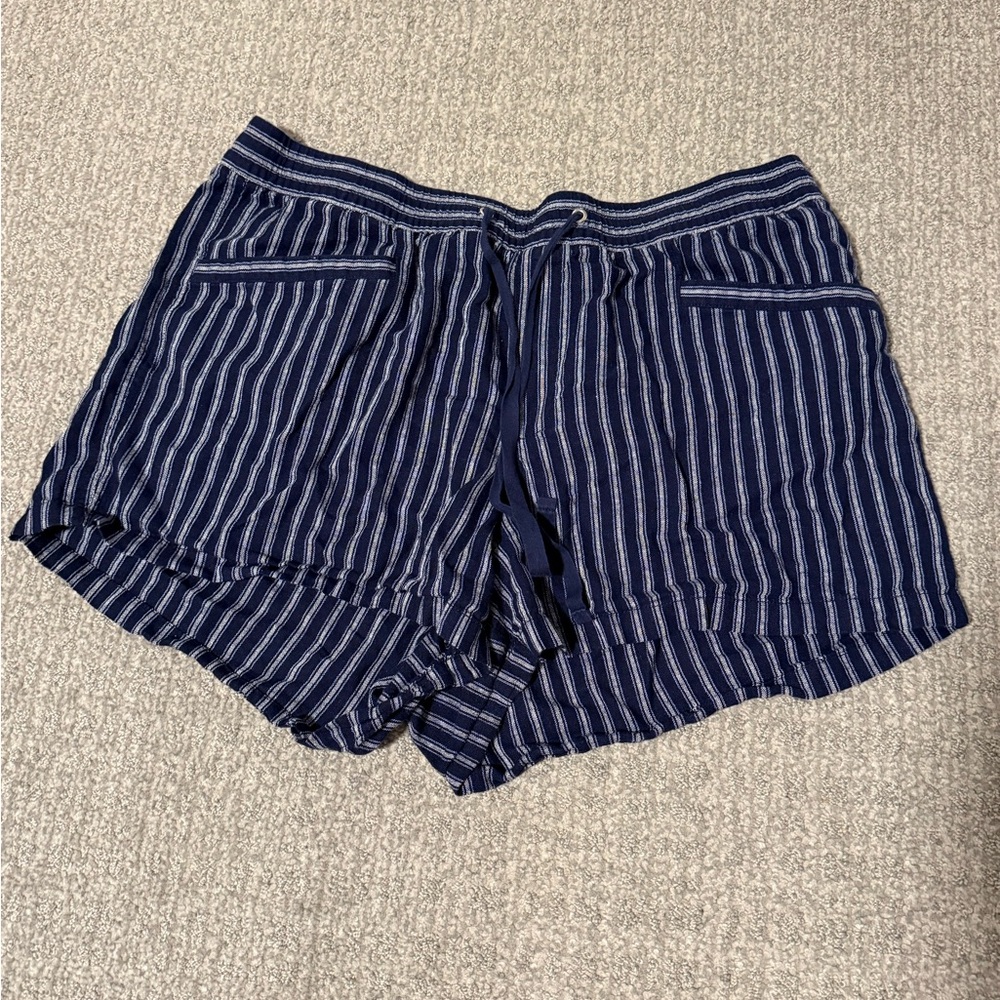 GAP Women's Blue and White Striped Cargo Shorts